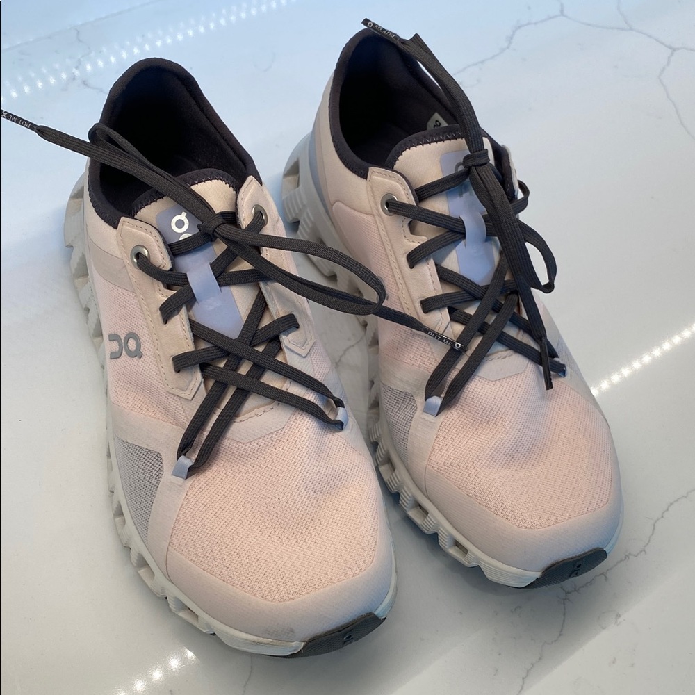 ON CLOUD X 3 AD HYBRID TRAINING SHOE LIKE NEW